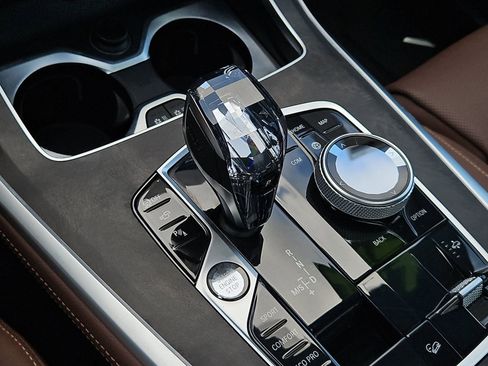 Used 2022 BMW X7 xDrive40i w/ Executive Package image 16