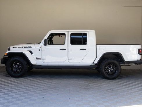 Used 2024 Jeep Gladiator Sport image 7