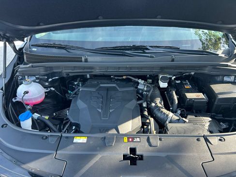 Used 2026 Kia Carnival FWD image 30