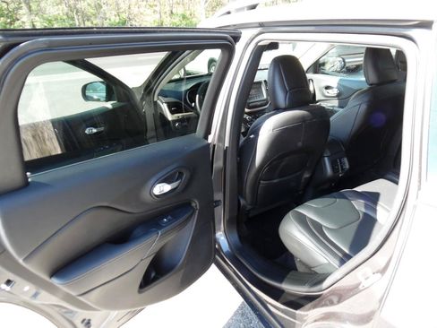 Used 2017 Jeep Cherokee Limited FWD image 19