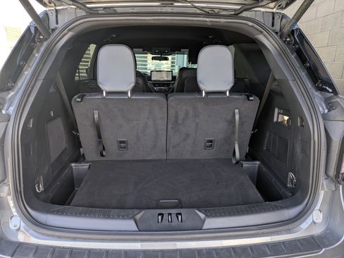 Used 2025 Ford Explorer ST-Line image 25