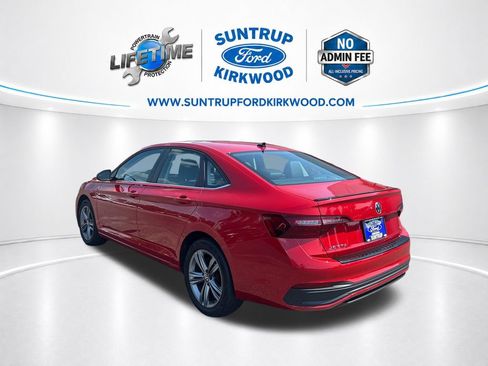Used 2023 Volkswagen Jetta SE w/ Panoramic Sunroof Package FWD image 3