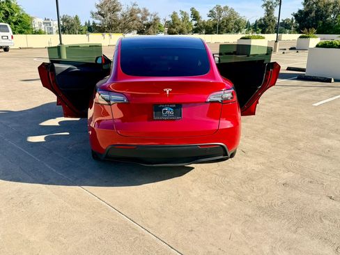 Used 2021 Tesla Model Y Long Range AWD/4WD image 31