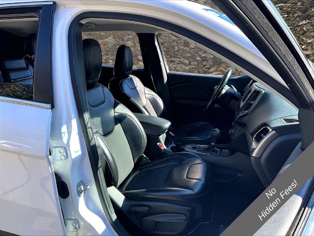 Used 2019 Jeep Cherokee Latitude Plus FWD image 6
