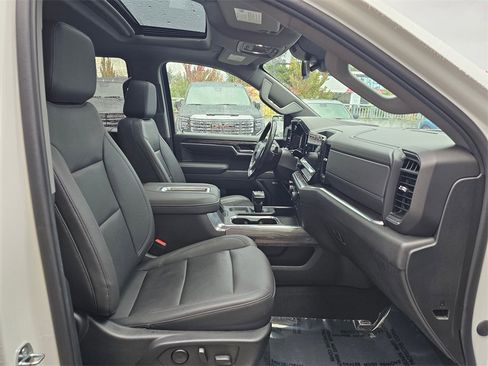 Used 2022 Chevrolet Silverado 1500 LTZ image 11