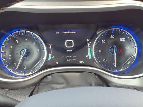 Used 2025 Chrysler Pacifica Select FWD image 33