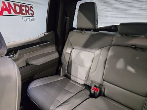 Used 2022 GMC Sierra 1500 SLT w/ SLT Convenience Package AWD/4WD image 12