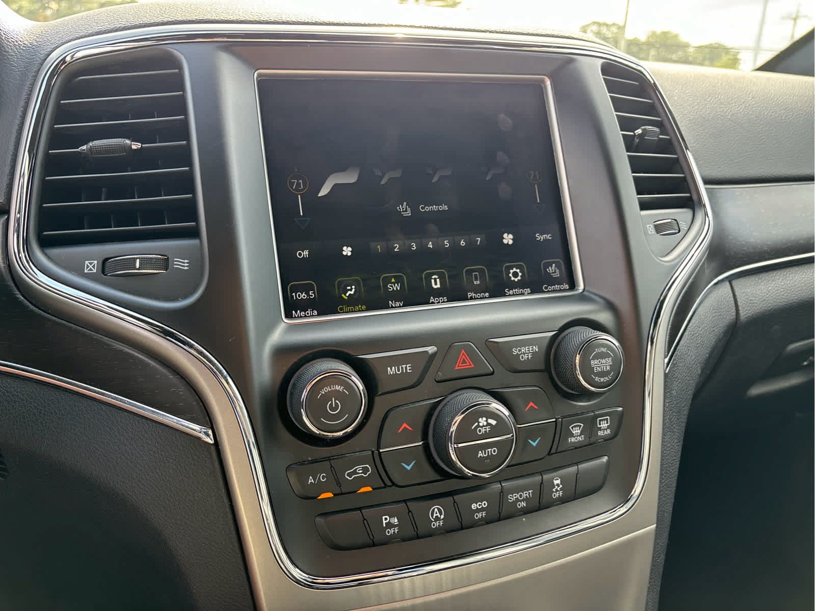Used 2018 Jeep Grand Cherokee Limited AWD/4WD image 15