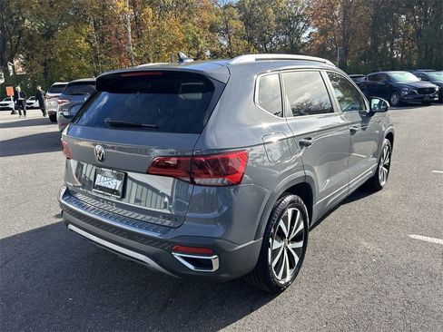 Used 2022 Volkswagen Taos SE image 8