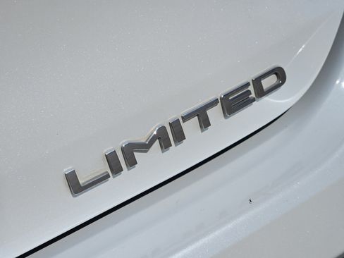 Used 2022 Toyota Highlander Limited FWD image 35