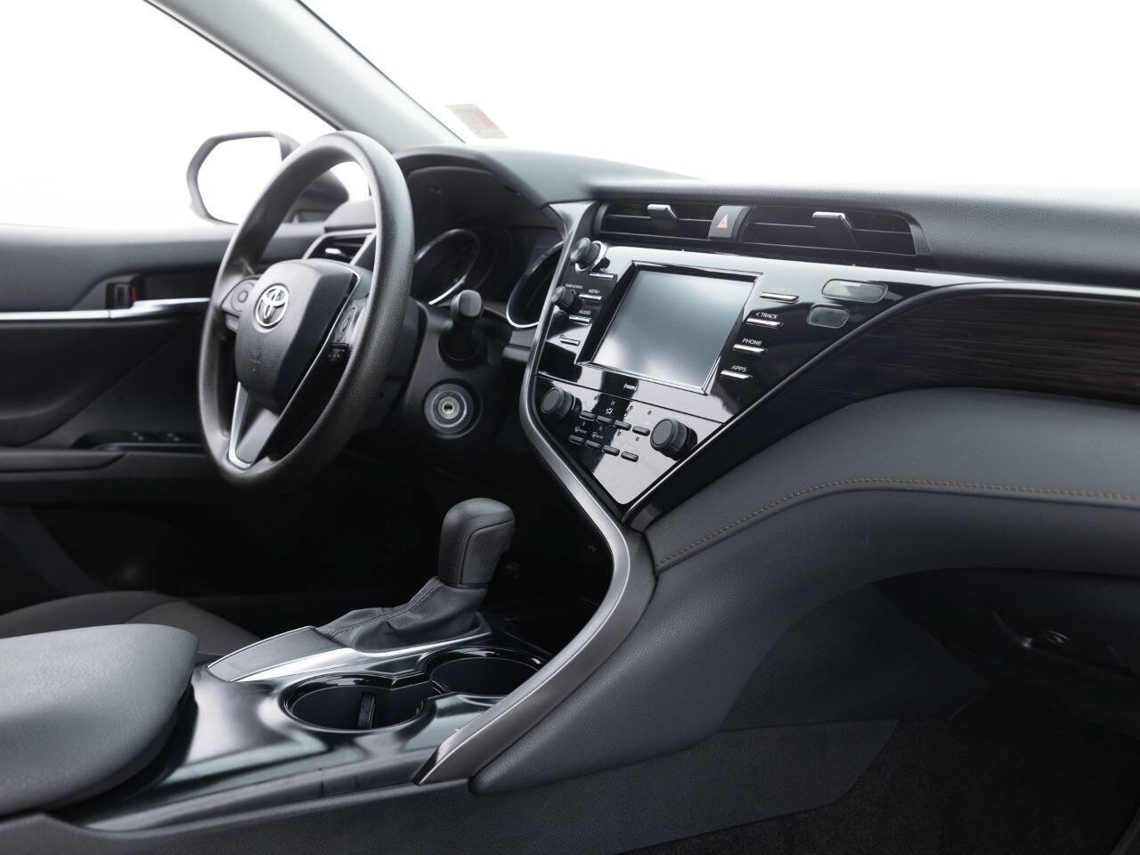 Used 2020 Toyota Camry LE FWD image 27