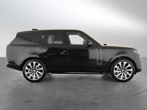 New 2025 Land Rover Range Rover SE image 6