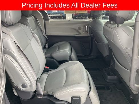 Used 2023 Toyota Sienna Limited FWD image 21