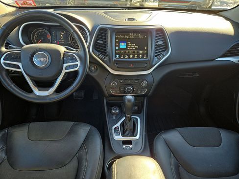 Used 2018 Jeep Cherokee Latitude Plus image 10