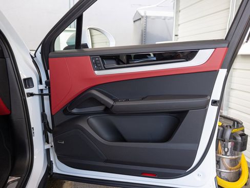 New 2024 Porsche Cayenne Coupe image 40