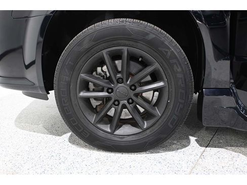 Used 2015 Dodge Grand Caravan SXT FWD image 12