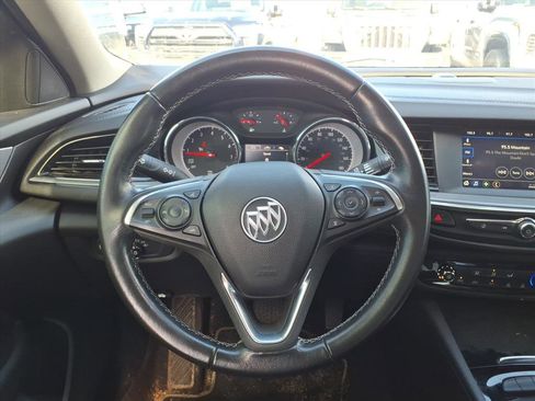 Used 2018 Buick Regal Preferred image 17