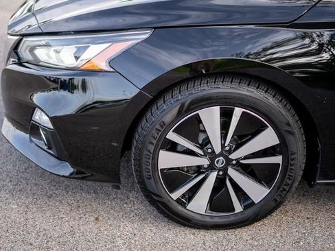 Used 2020 Nissan Altima 2.5 SL FWD image 9
