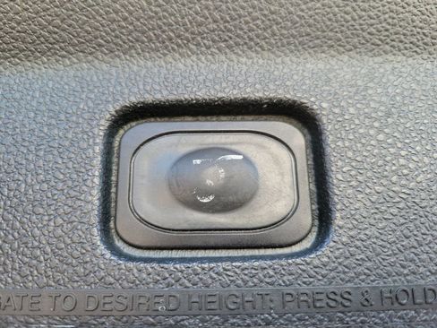 Used 2019 Ford Explorer XLT w/ Equipment Group 201A image 10