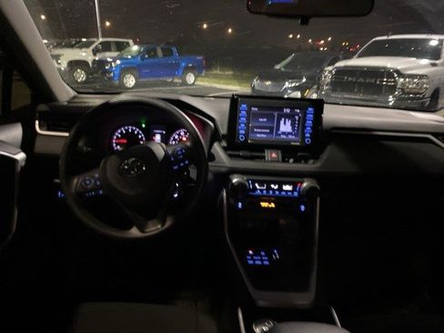 Used 2022 Toyota RAV4 LE image 13