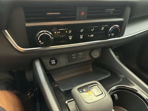 Used 2024 Nissan Rogue S FWD image 18