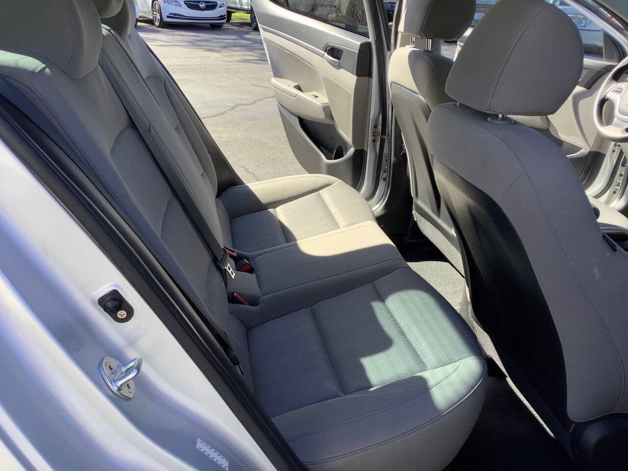 Used 2017 Hyundai Elantra SE FWD image 28