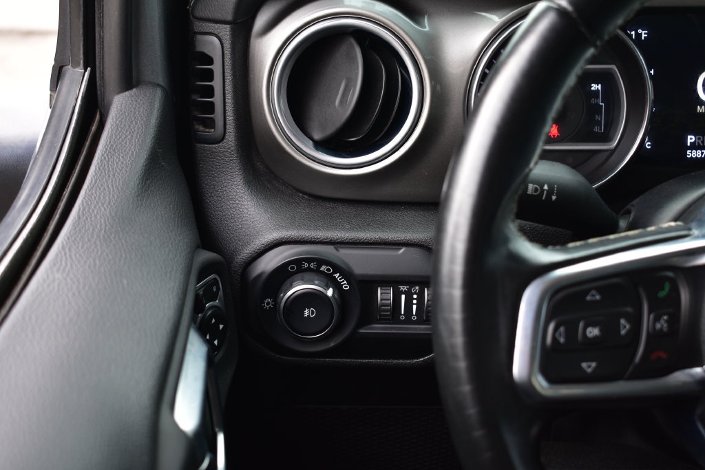 Used 2020 Jeep Wrangler Unlimited Sahara AWD/4WD image 40