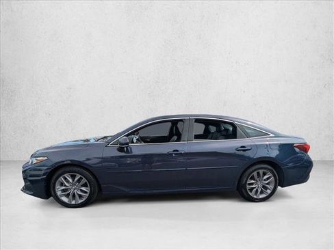 Used 2019 Toyota Avalon XLE image 9