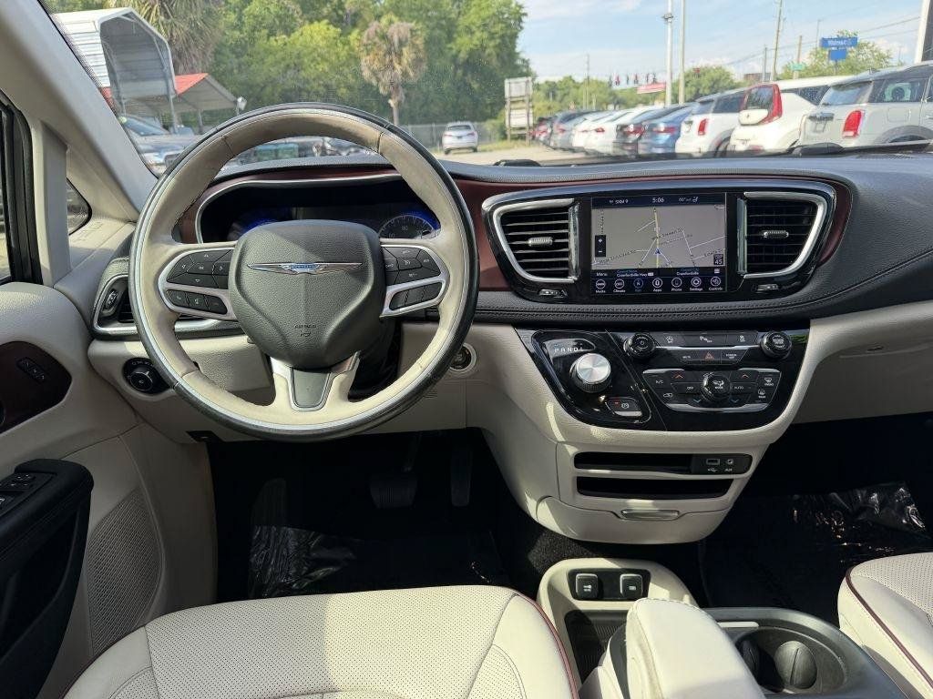 Used 2020 Chrysler Pacifica Limited FWD image 15