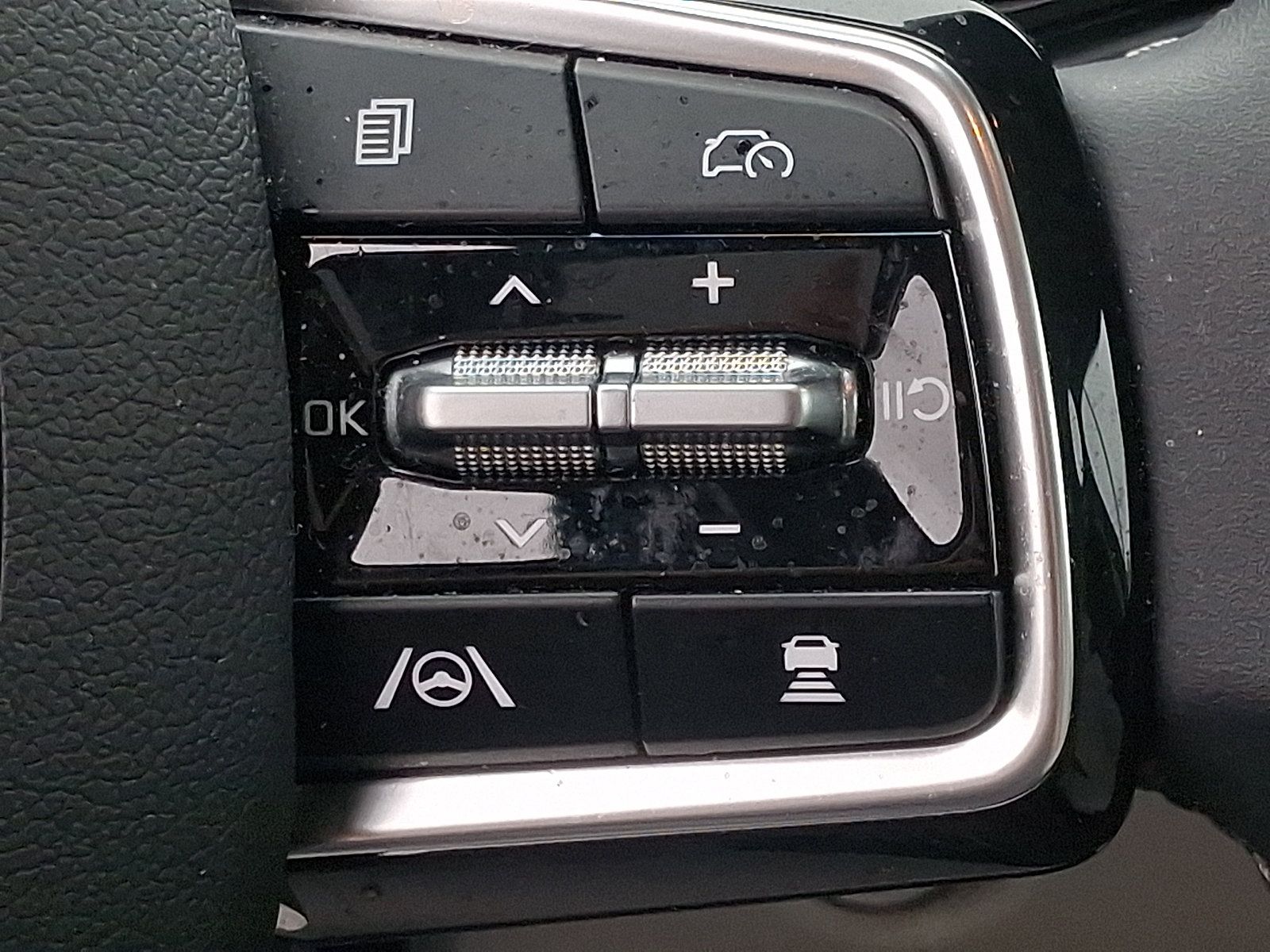Used 2025 Kia Sorento S AWD/4WD image 22