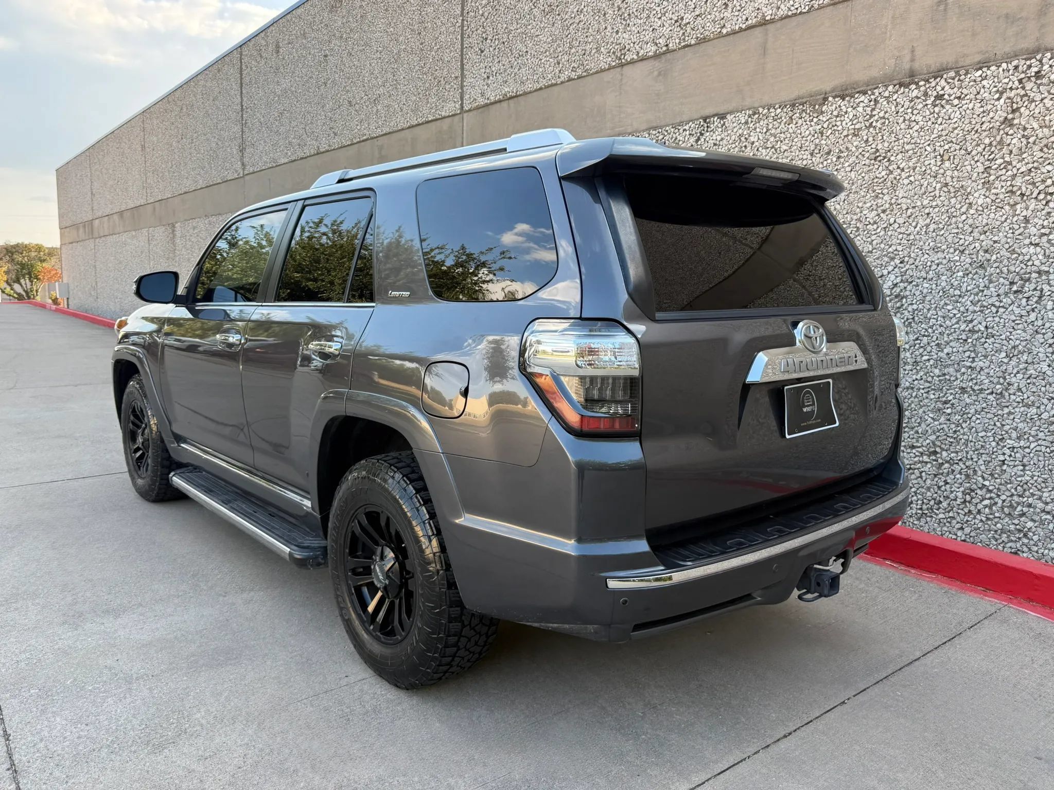 Used 2014 Toyota 4Runner Limited AWD/4WD image 4