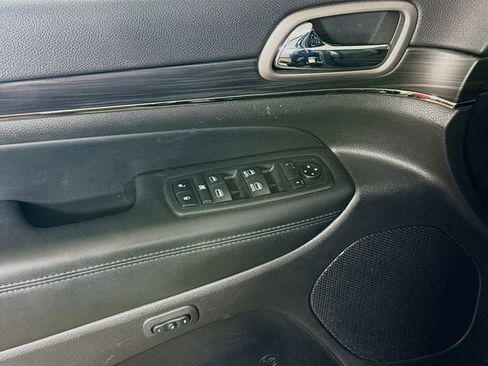 Used 2019 Jeep Grand Cherokee Limited X image 16
