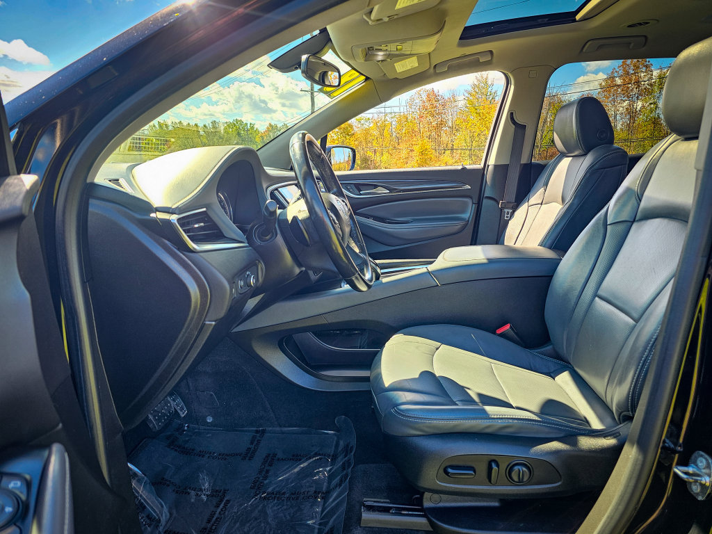 Used 2018 Buick Enclave Essence FWD image 13