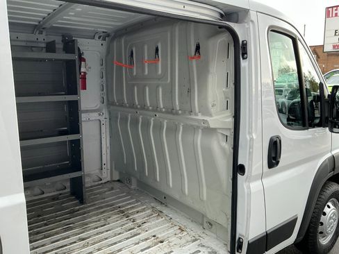 Used 2023 RAM ProMaster 2500 w/ Convenience Group FWD image 19