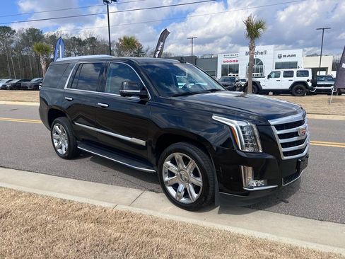 Used 2020 Cadillac Escalade Luxury image 2