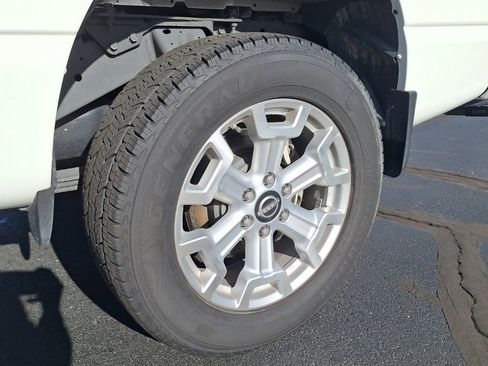 Used 2024 Nissan Titan SV w/ SV Convenience Package image 29