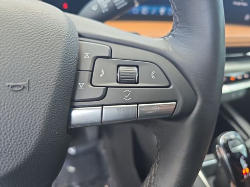 Used 2024 Cadillac XT4 Premium Luxury w/ Technology Package FWD image 18