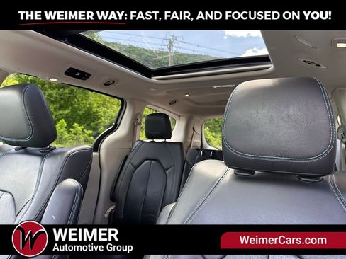 Used 2021 Chrysler Pacifica Touring-L w/ Uconnect Theater Family Group AWD/4WD image 18
