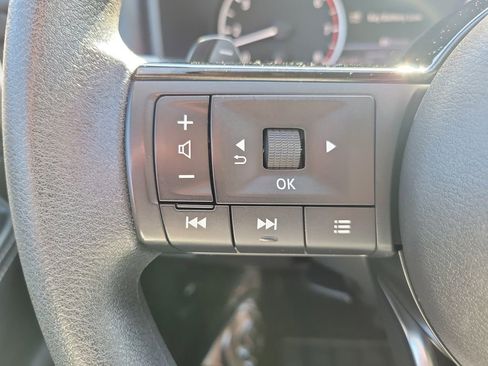 Used 2023 Nissan Rogue SV image 14