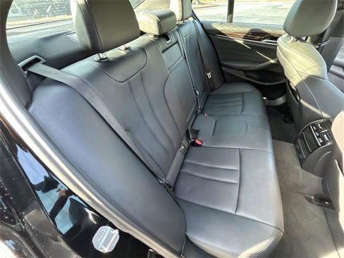 Used 2019 BMW 530e w/ Convenience Package image 14