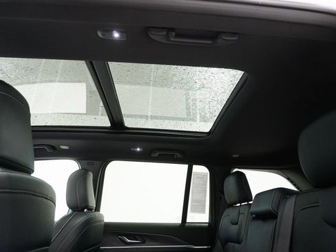 New 2025 Jeep Grand Cherokee Limited image 16