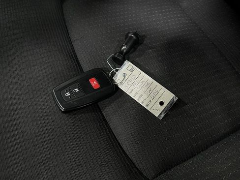 Used 2018 Toyota C-HR XLE image 35