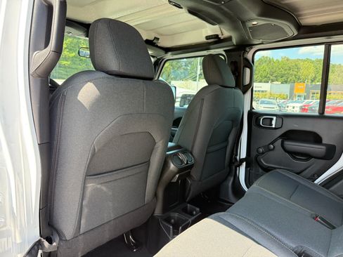 Used 2024 Jeep Gladiator Sport AWD/4WD image 26
