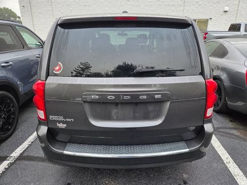 Used 2018 Dodge Grand Caravan SE w/ UConnect Hands-Free Group FWD image 6