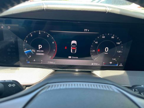 Used 2025 Nissan Murano SV AWD/4WD image 15