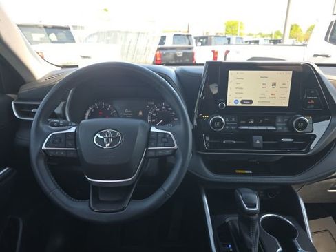 Used 2024 Toyota Highlander XLE image 14