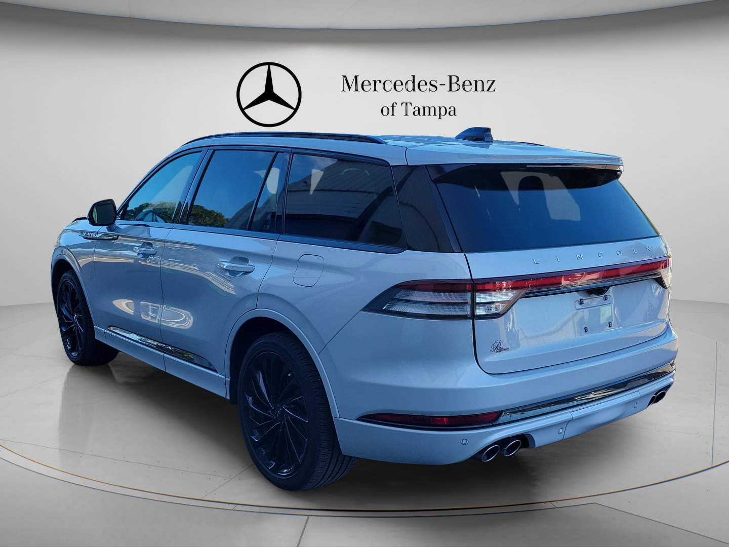 Used 2025 Lincoln Aviator Reserve w/ Equipment Group 201A AWD/4WD image 2