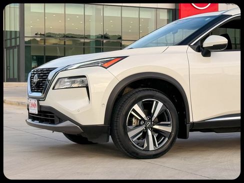 Used 2023 Nissan Rogue SL w/ SL Premium Package FWD image 2