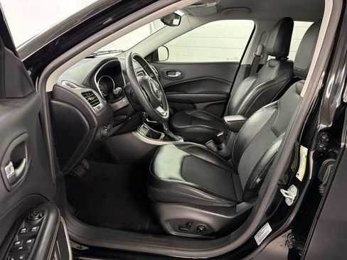 Used 2017 Jeep Compass Latitude w/ Safe & Security Group FWD image 5
