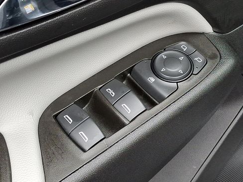 Used 2023 Chevrolet Equinox LS AWD/4WD image 14